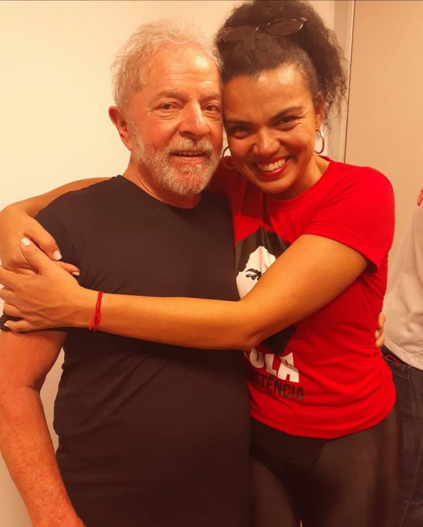 Mariana Rosa ao lado de Lula
