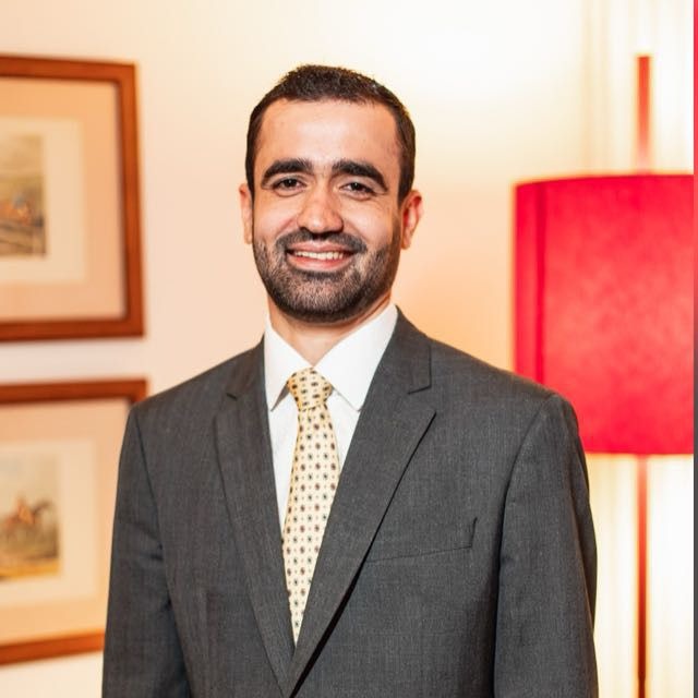 Ricardo Martins Junior. Advogado, com graduação e pós-graduação em Direito Penal e Processo Penal pelo Instituto Brasiliense de Direito Público. É sócio do Medeiros & Barros Correia Advogados.