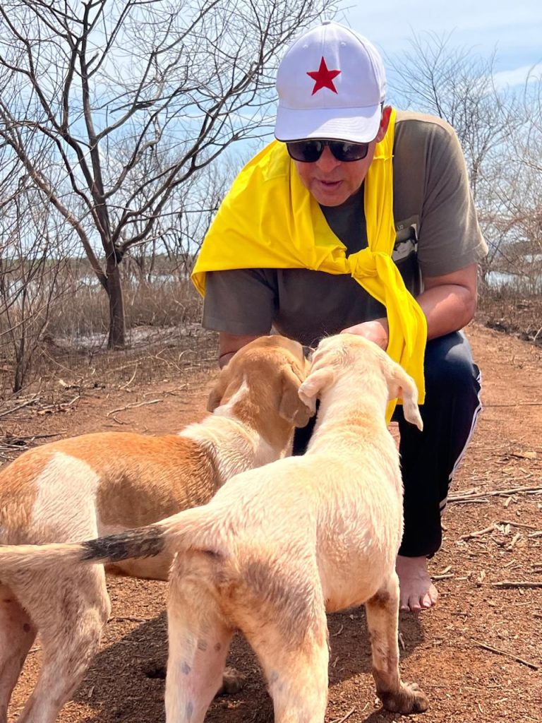 Ricardo Vale com cachorros