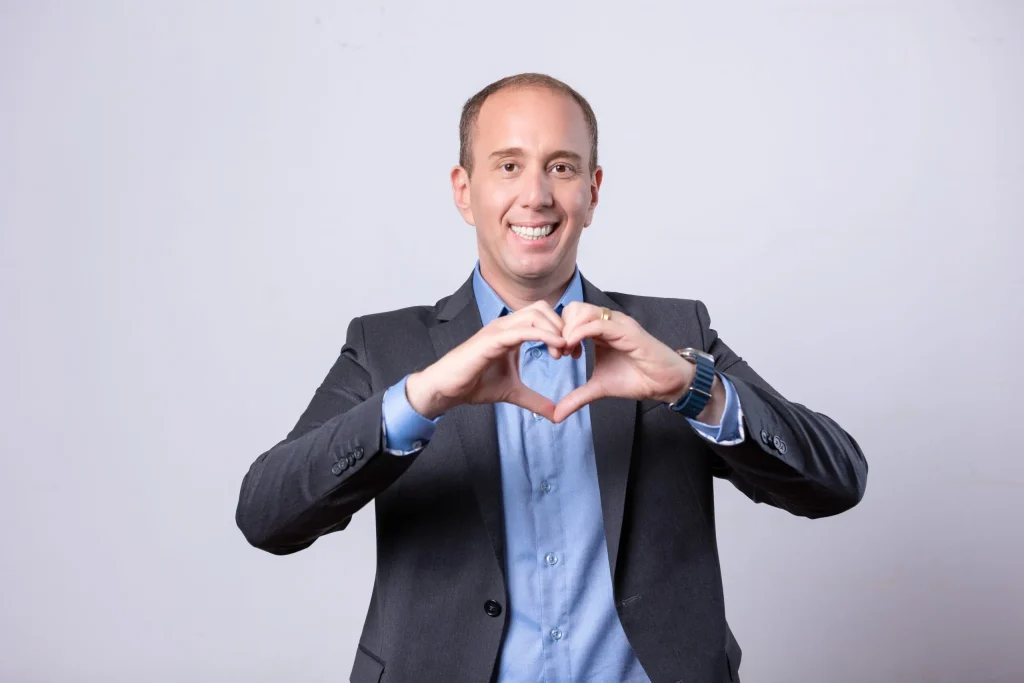 Rodrigo Manga, o prefeito tiktoker, é afastado do cargo, em Sorocaba (SP)