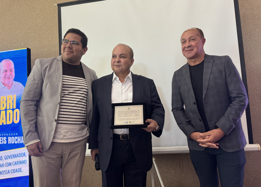 Ibaneis Rocha (centro) e o administrador de Vicente Pires, Anchieta Coimbra (direita). Foto: Brasília Capital