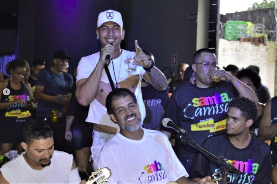 "Rasga a camisa quem quiser, mas faz parte da tradição", diz Marquito (abaixo, ao centro)