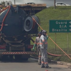 Novacap desentope bocas de lobo em Taguatinga. Foto: Brasília Capital