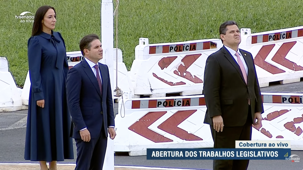 Hugo Motta (esq.) e Davi Alcolumbre (dir.) na abertura dos trabalhos legislativos. Imagem: TV Senado