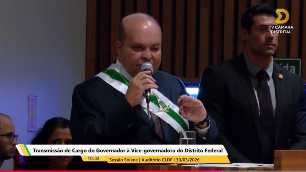 Ibaneis Rocha na transmissão de cargo para Celina Leão